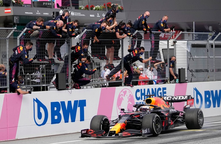 Po ôsmich rokoch Red Bull opäť ťahá sériu víťazstiev